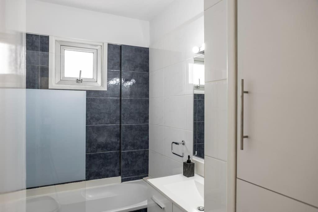 Luxurious Bright & Stylish 2Br With Office In Nicosia Apartman Kültér fotó